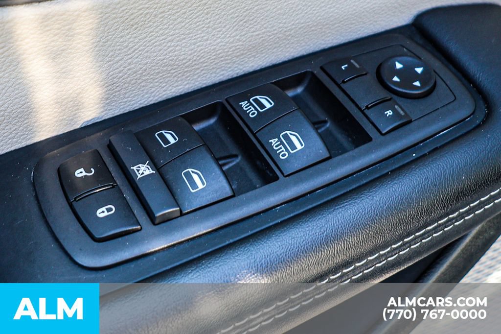 Used 2024 Chrysler Pacifica Touring-L FWD image 50