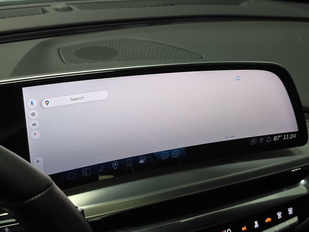 Used 2025 Cadillac Lyriq Sport RWD image 17