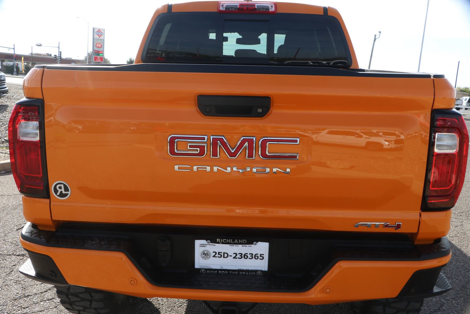 New 2025 GMC Canyon AT4 w/ AT4 Premium Package image 6