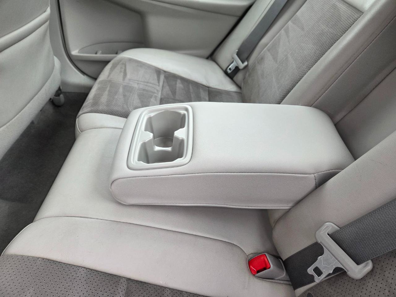 Used 2014 Toyota Camry XLE w/ Leather Package FWD image 29
