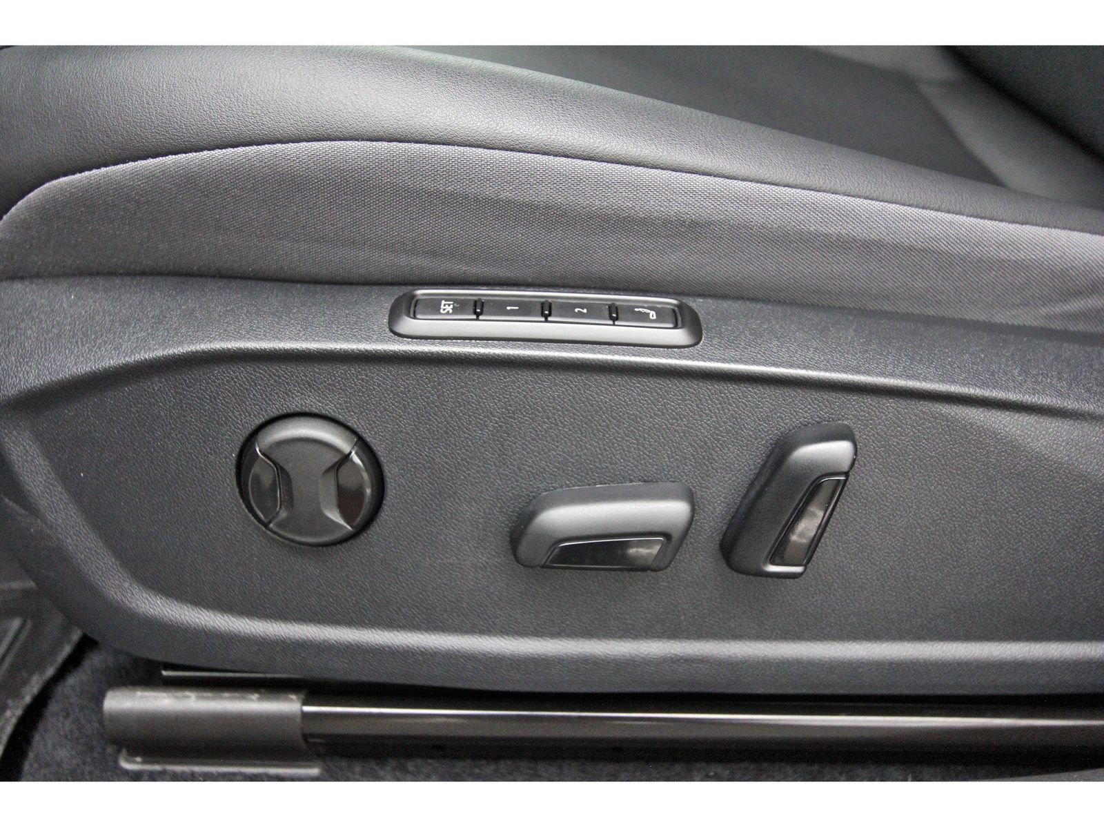 Used 2023 Volkswagen ID.4 Pro AWD/4WD image 32