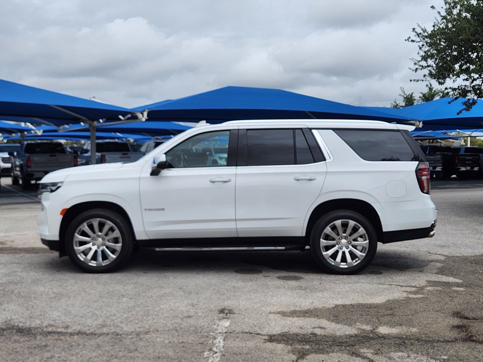 Used 2021 Chevrolet Tahoe Premier RWD image 3