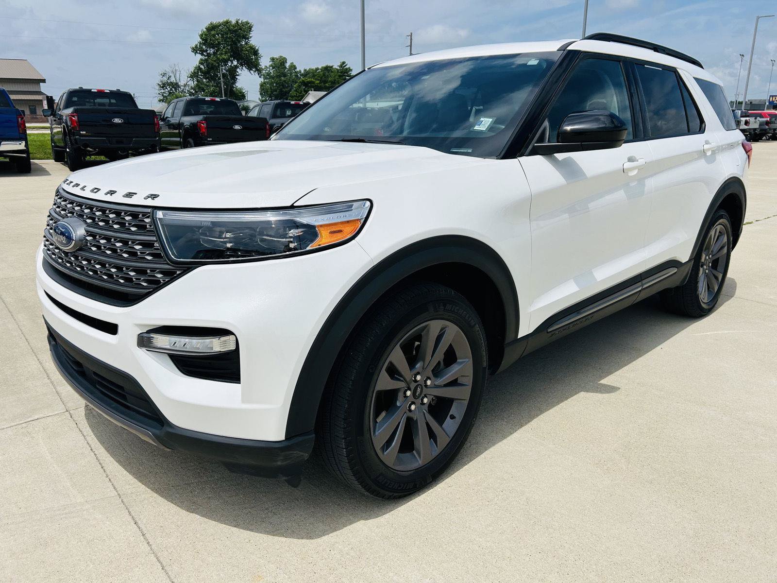 Used 2023 Ford Explorer XLT w/ Equipment Group 202A AWD/4WD image 39