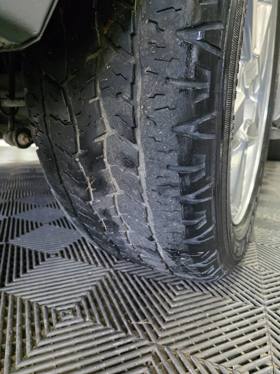Used 2011 Chevrolet Avalanche LTZ RWD image 33