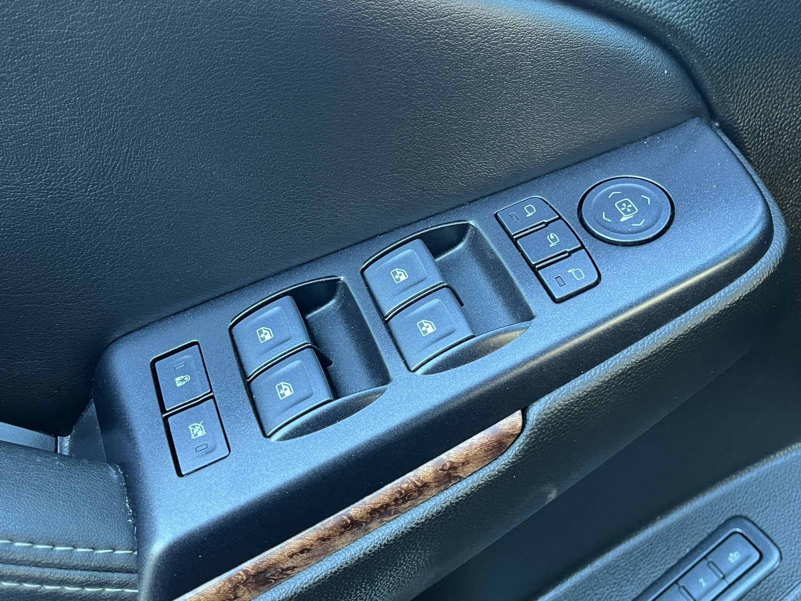 Used 2019 Chevrolet Tahoe Premier w/ RST 6.2L Performance Edition image 17