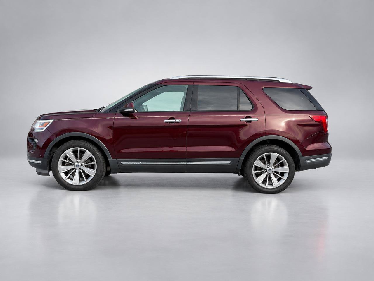 Used 2018 Ford Explorer Limited w/ Equipment Group 301A AWD/4WD image 2