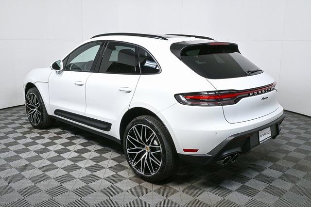 Certified 2026 Porsche Macan AWD/4WD image 3