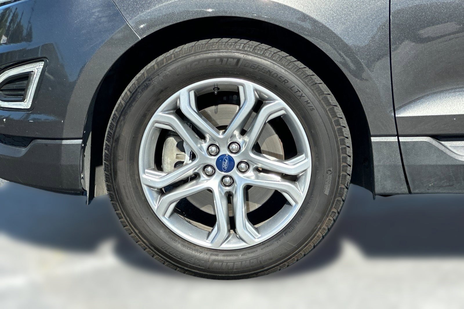 Used 2018 Ford Edge Titanium image 11