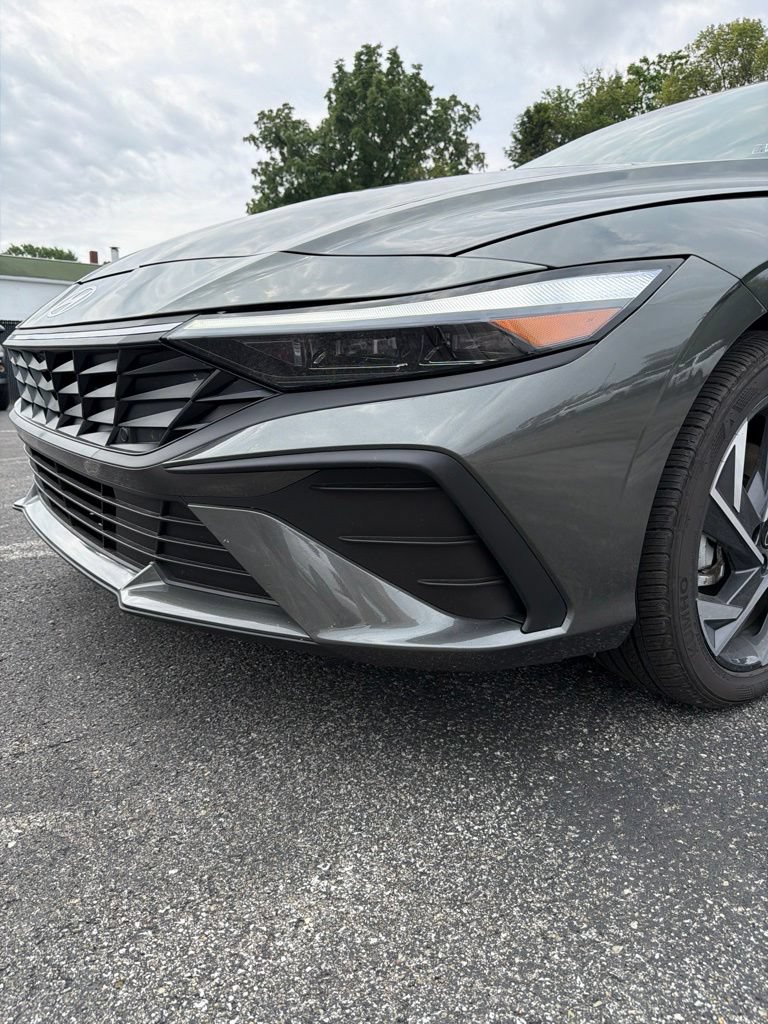 Used 2025 Hyundai Elantra Sport FWD image 9