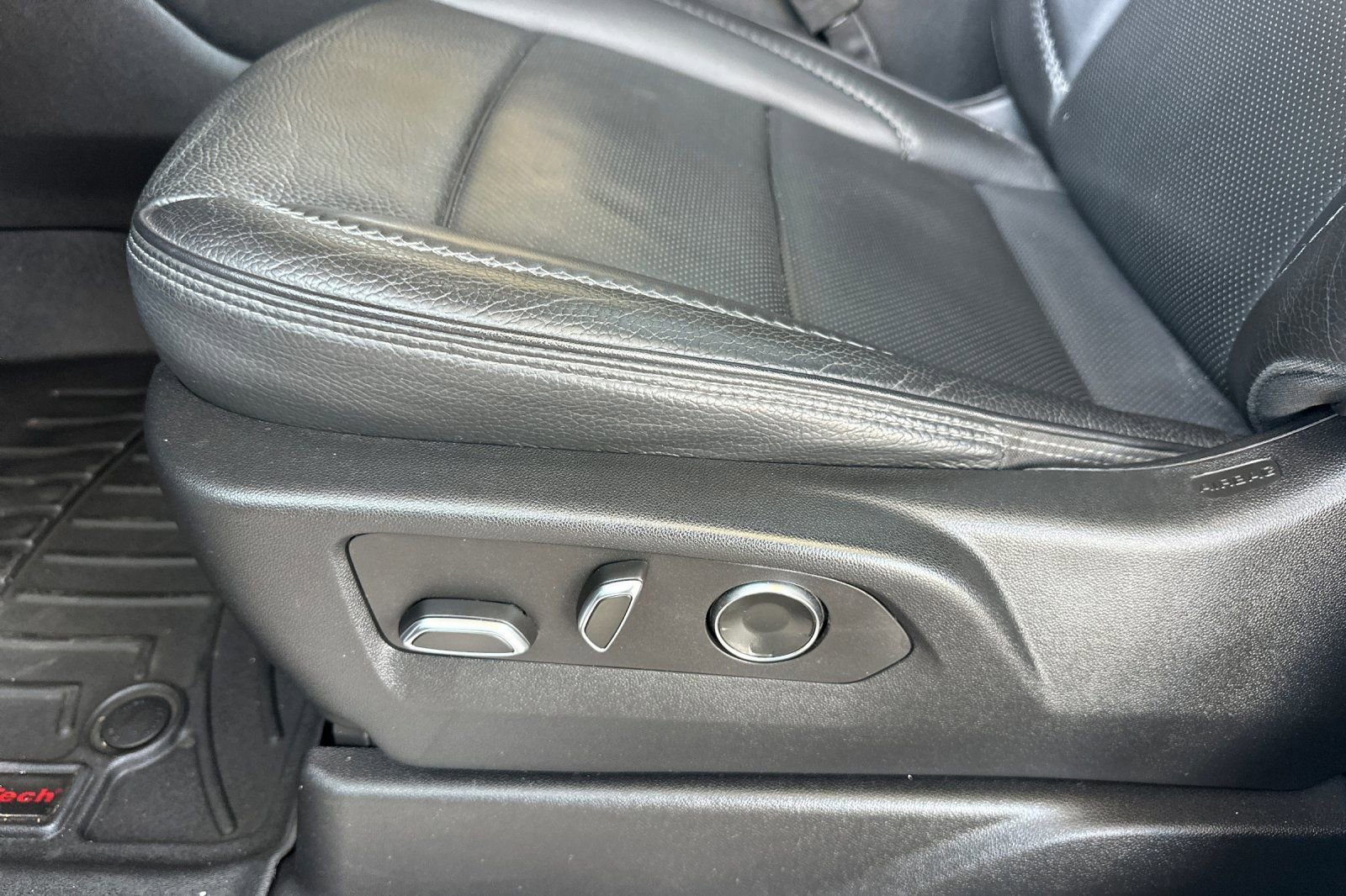 Certified 2023 GMC Yukon XL Denali image 12