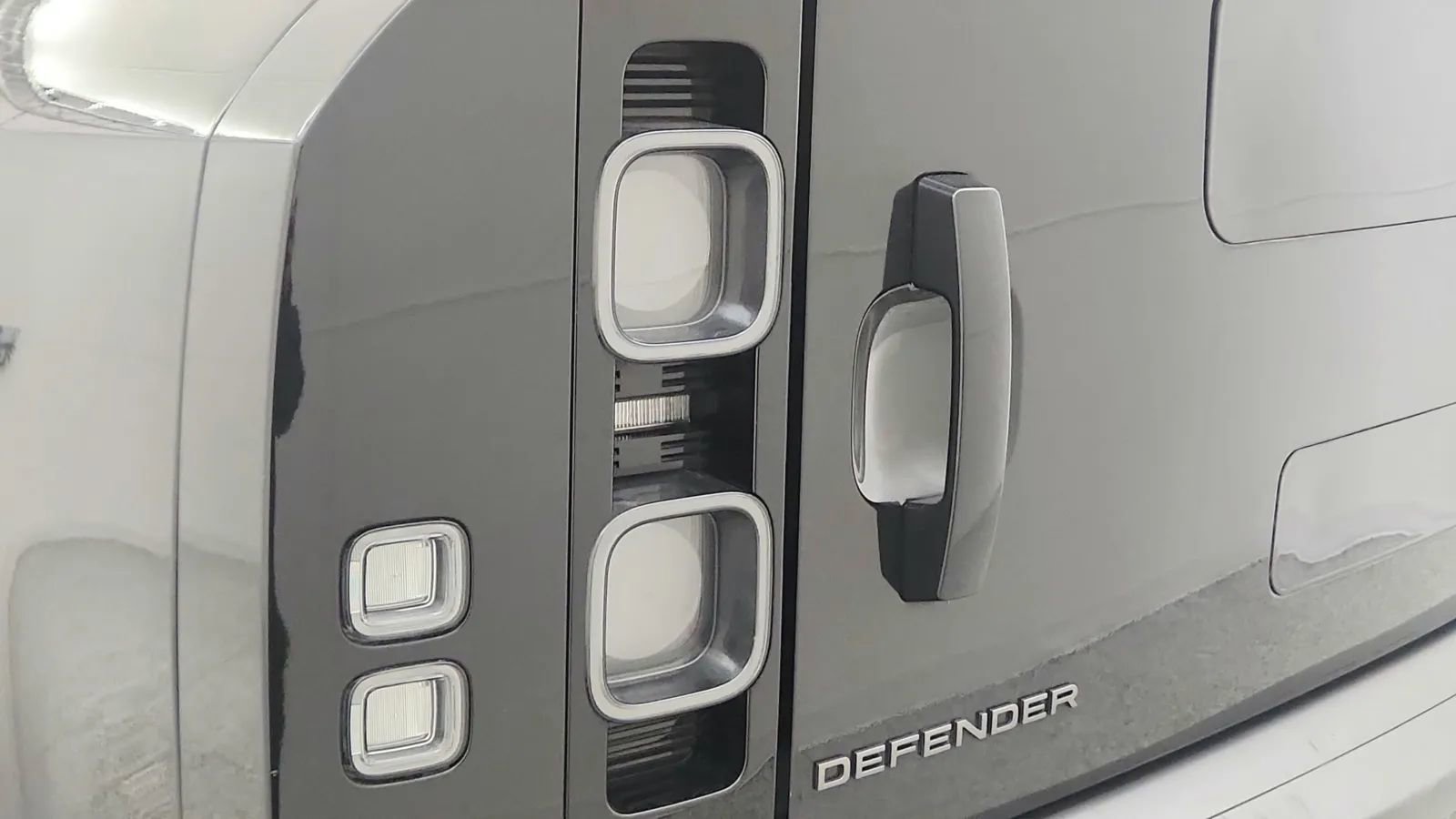 Used 2022 Land Rover Defender 90 V8 image 15