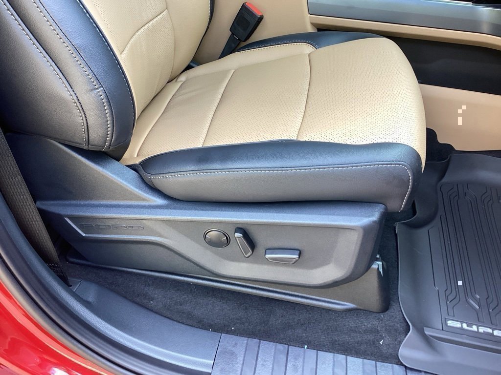 New 2025 Ford F250 Lariat w/ Black Appearance Package image 30