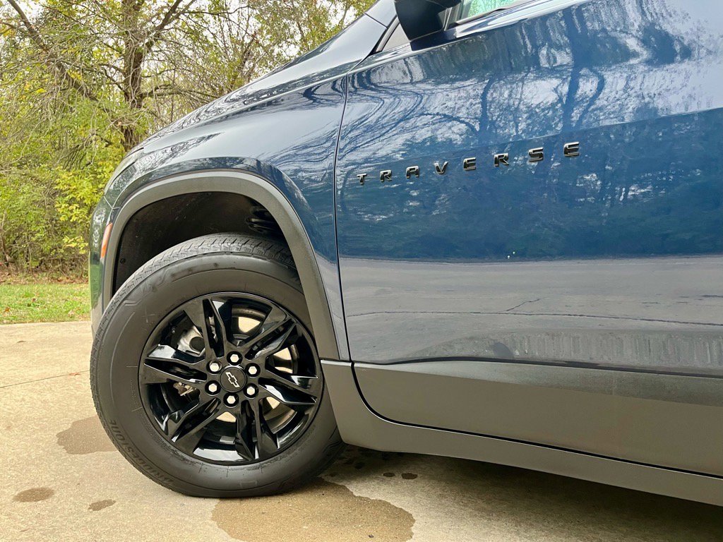 Used 2023 Chevrolet Traverse LT image 9