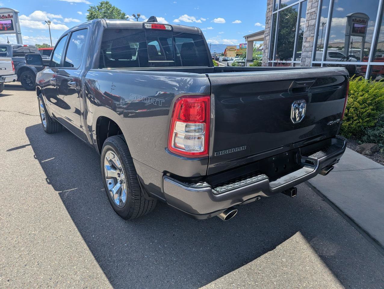 Used 2022 RAM 1500 Big Horn AWD/4WD image 3