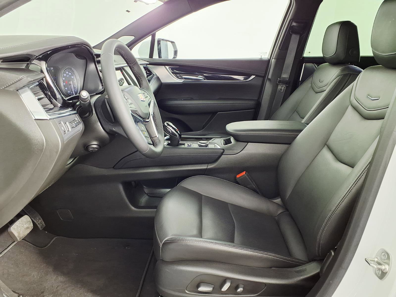 Used 2024 Cadillac XT5 Premium Luxury w/ Technology Package image 17