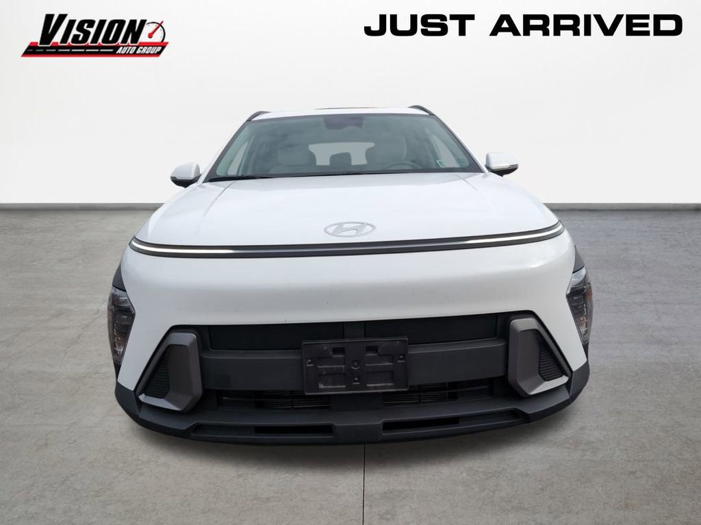 Used 2024 Hyundai Kona SEL image 2