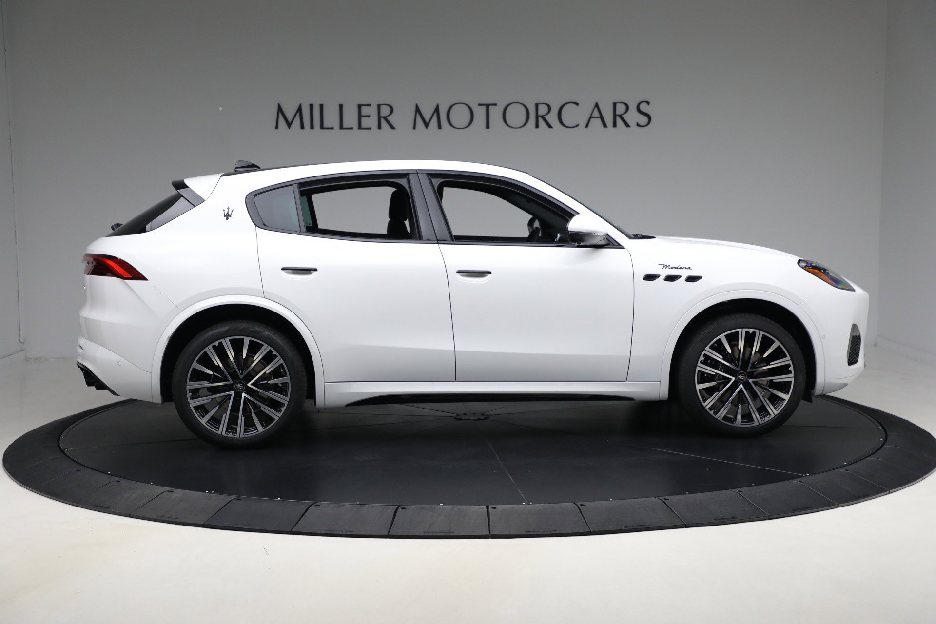 New 2025 Maserati Grecale Modena image 9