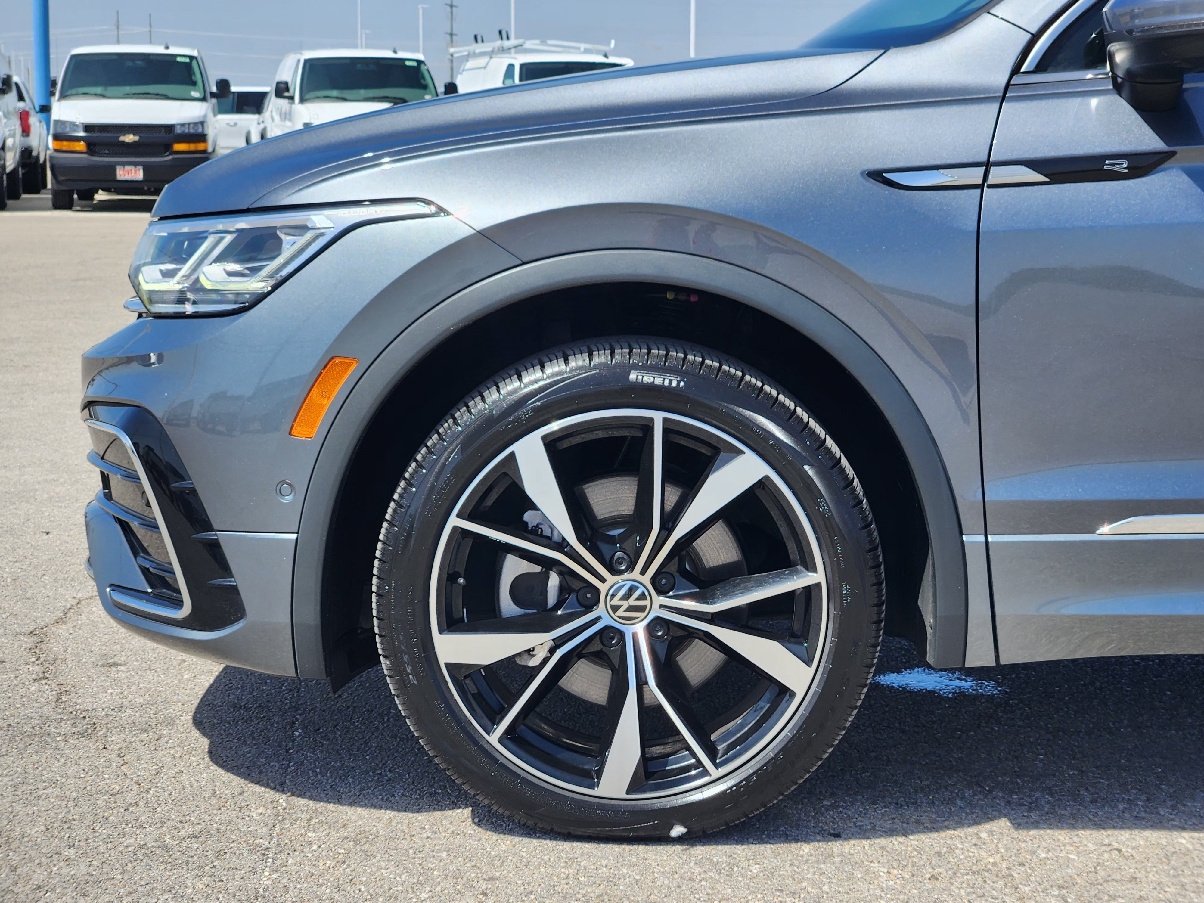 Used 2023 Volkswagen Tiguan SEL R-Line AWD/4WD image 9