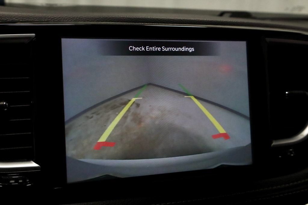 Used 2025 Chrysler Pacifica Limited FWD image 2