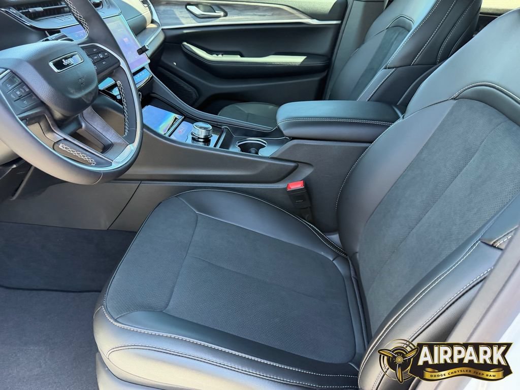 New 2026 Jeep Grand Cherokee Altitude RWD image 17