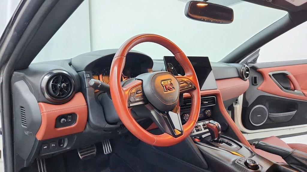 Used 2017 Nissan GT-R Premium w/ Premium Interior Package image 7