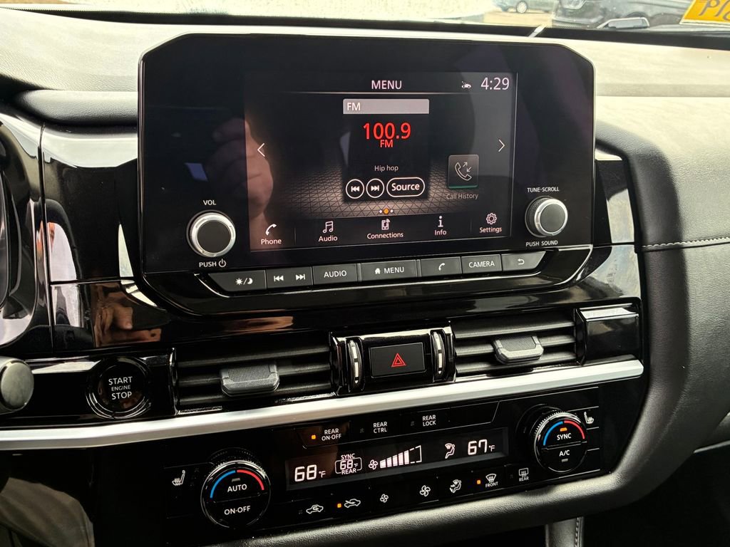 Used 2025 Nissan Pathfinder SV image 22