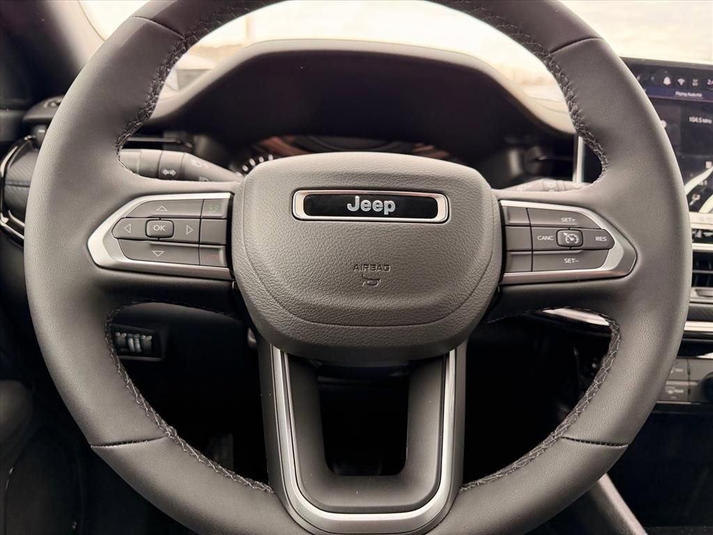 New 2026 Jeep Compass Latitude image 9