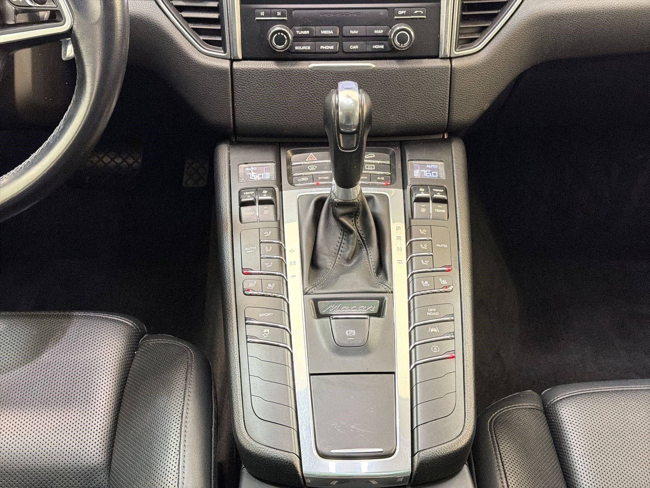 Used 2018 Porsche Macan AWD/4WD image 18