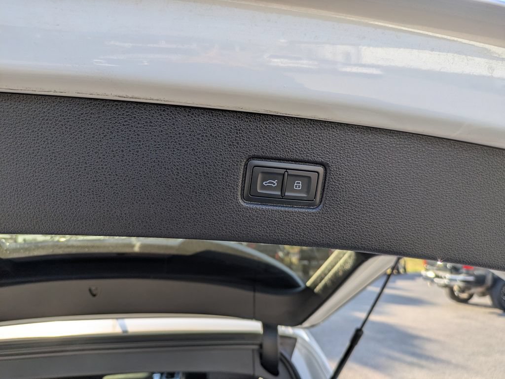 Used 2023 Audi SQ7 Prestige AWD/4WD image 31