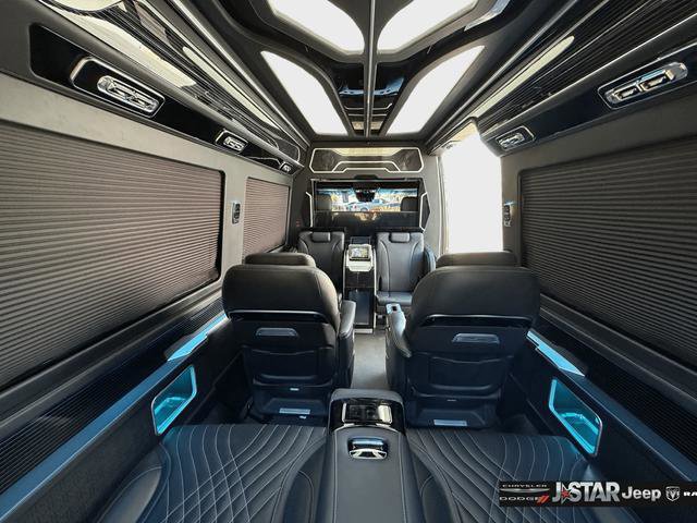 Used 2024 Mercedes-Benz Sprinter 2500 image 13