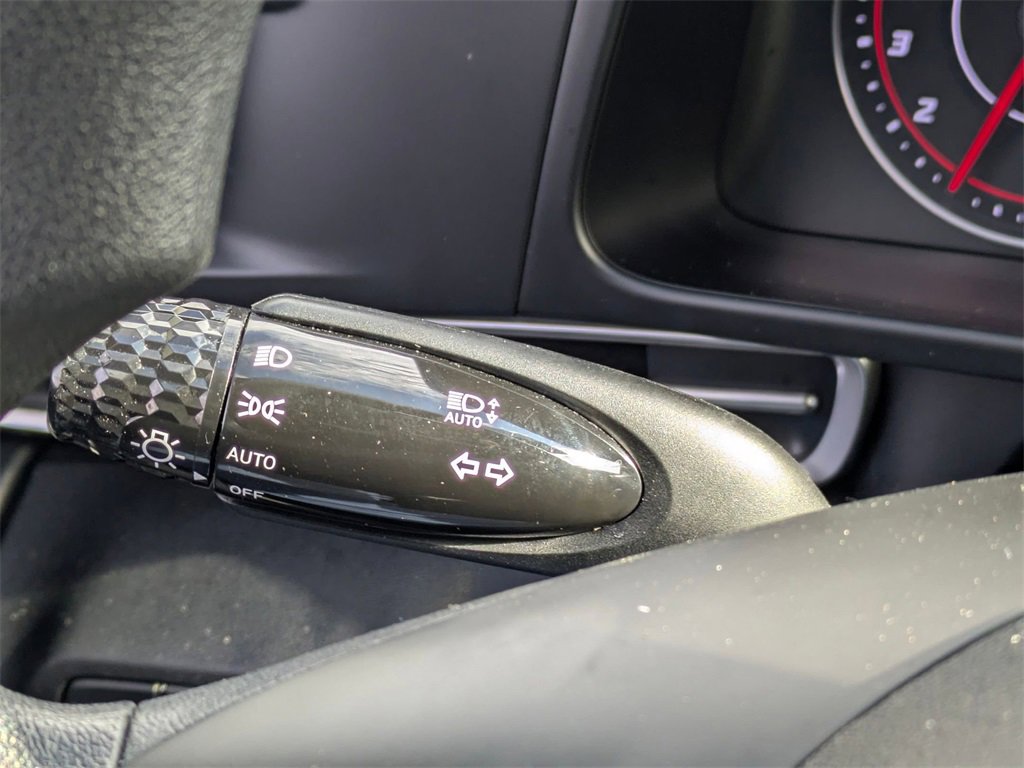 Used 2021 Hyundai Elantra SEL image 25