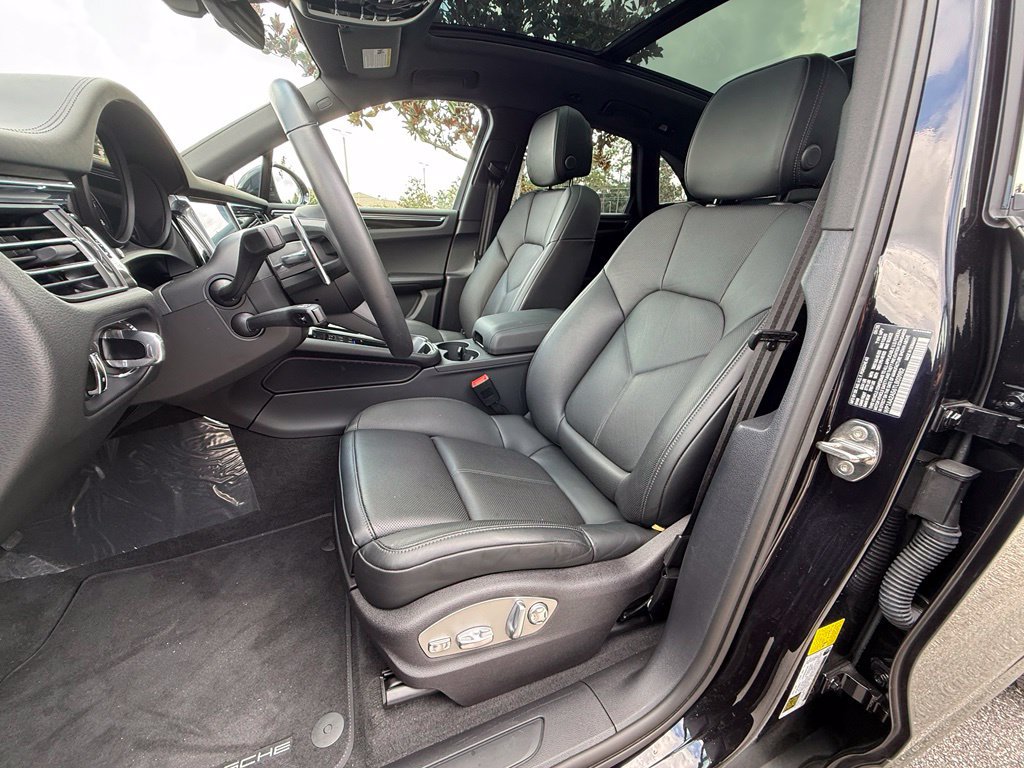 Used 2026 Porsche Macan AWD/4WD image 5