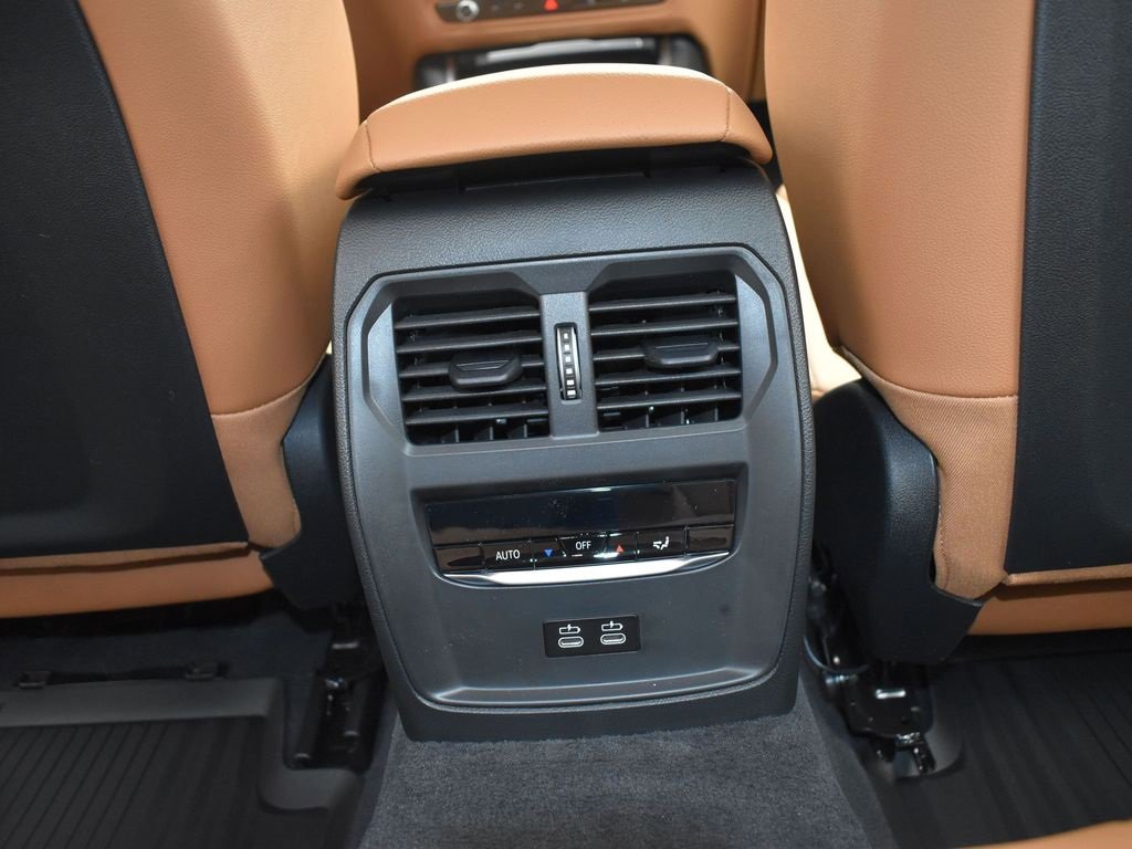 New 2026 BMW 330i Sedan w/ M Sport Package image 17