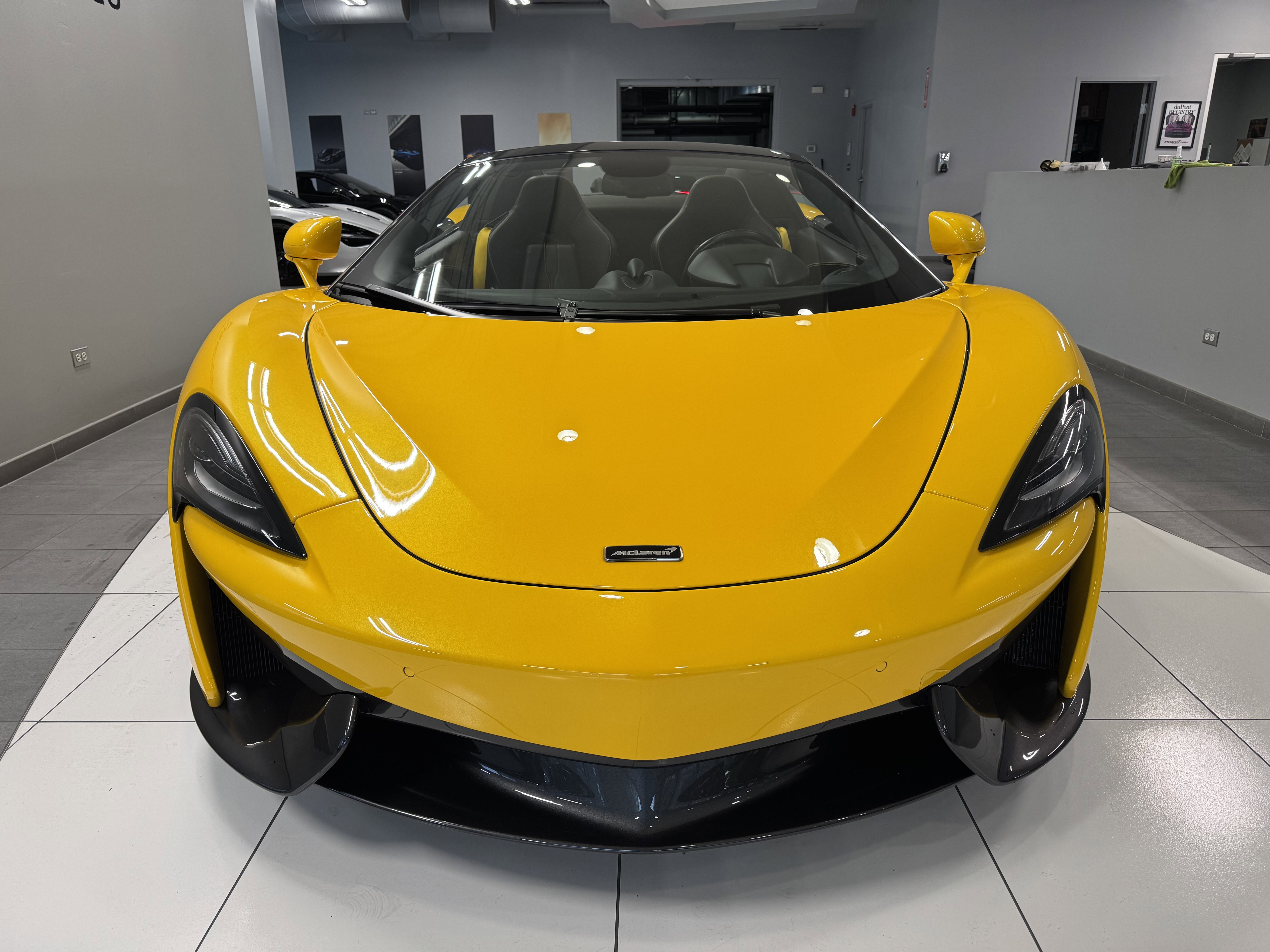 Used 2020 McLaren 570S Spider image 10