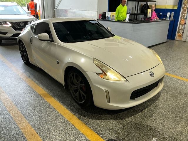 Used 2014 Nissan 370Z Touring w/ Sport Package RWD image 4