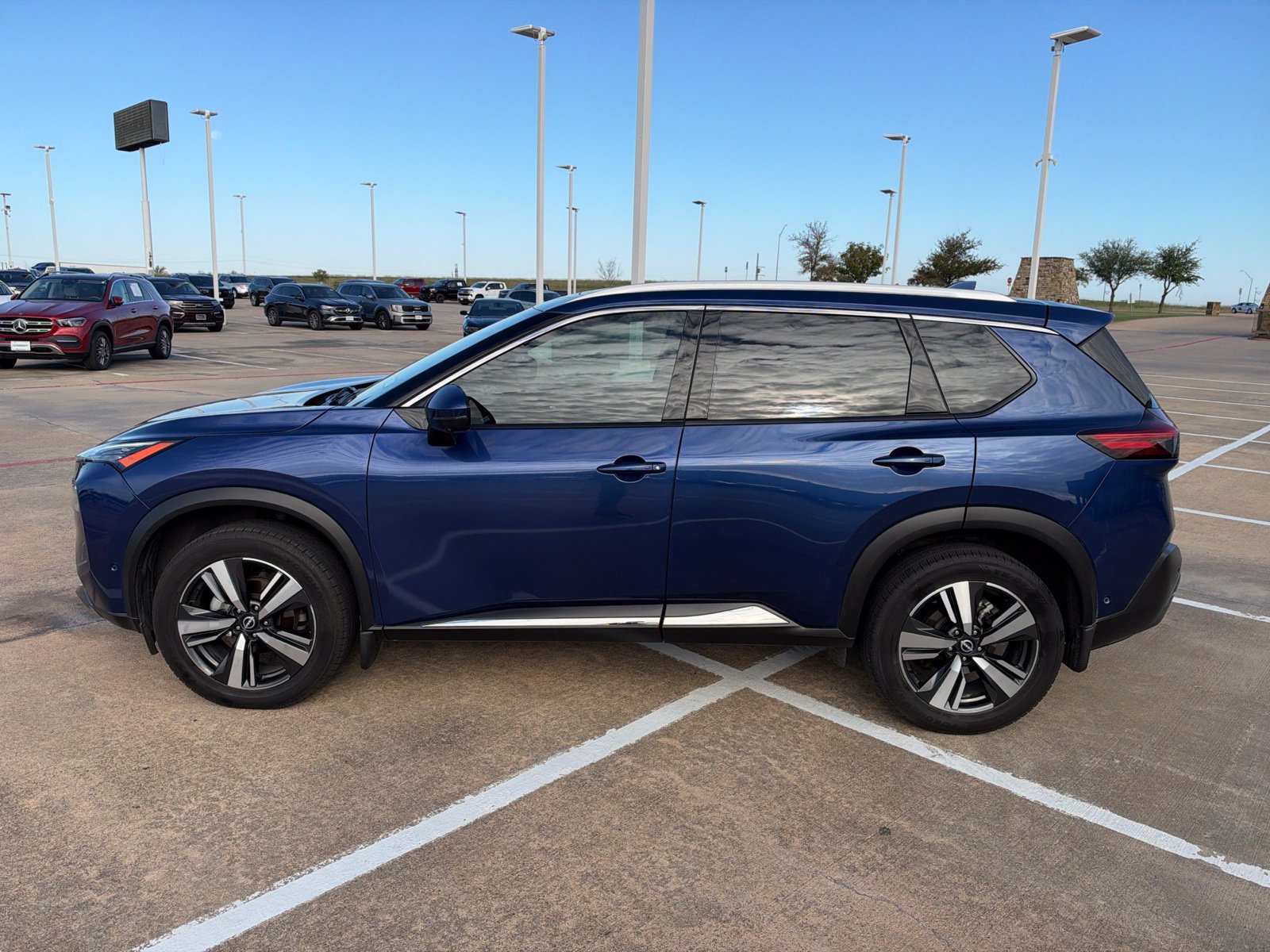 Used 2023 Nissan Rogue SL w/ SL Premium Package FWD image 4