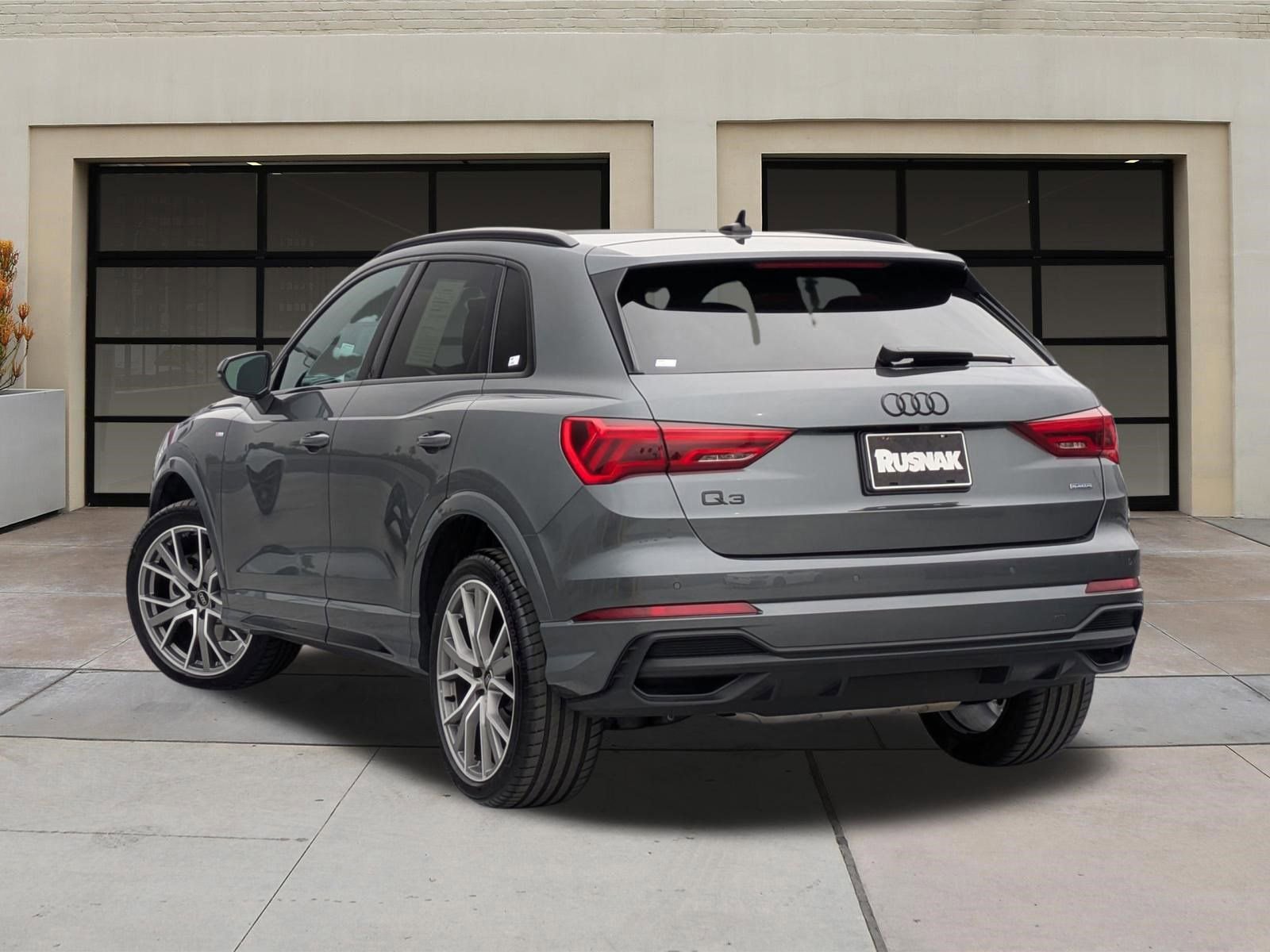 Used 2025 Audi Q3 2.0T Premium Plus w/ Premium Plus Package image 2