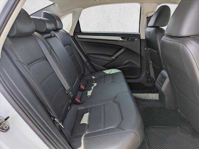 Used 2017 Volkswagen Passat 1.8T R-Line w/ R-Line Lighting Package FWD image 18