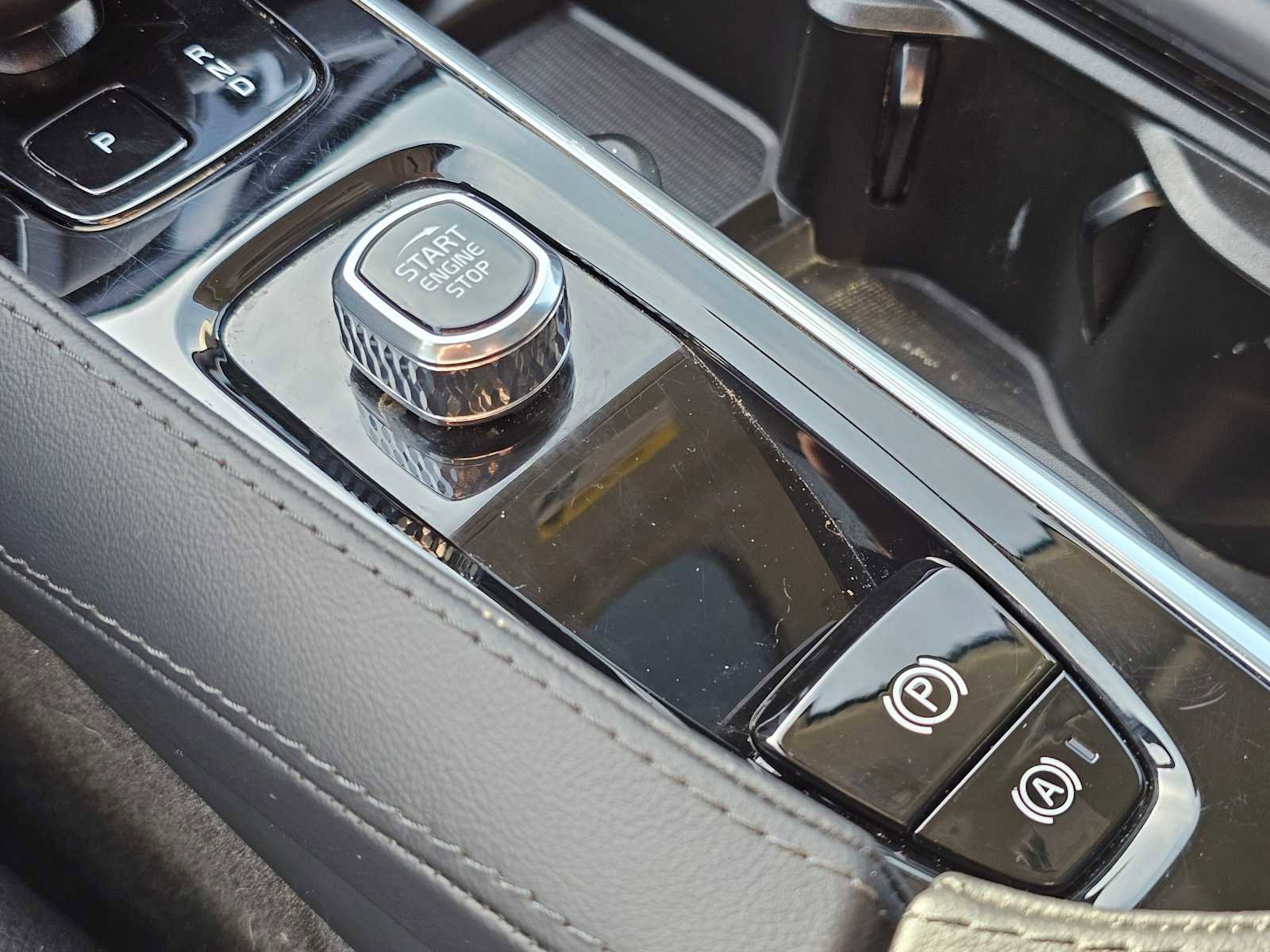 Certified 2025 Volvo XC90 B5 Core AWD/4WD image 36