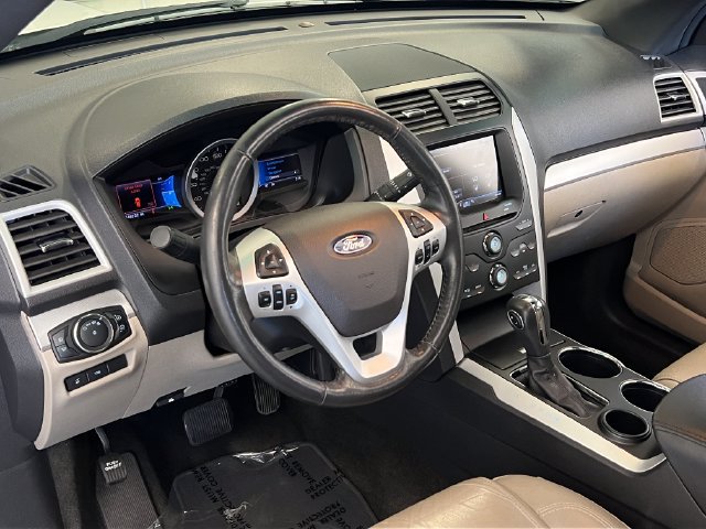 Used 2013 Ford Explorer XLT FWD image 19
