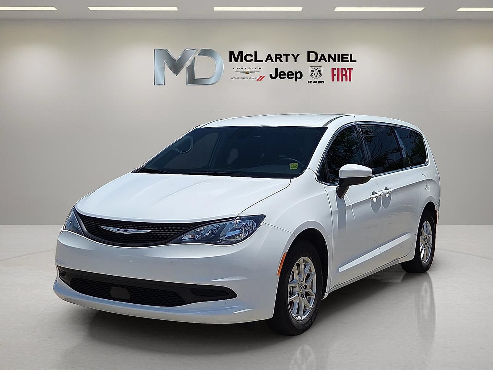 Used 2023 Chrysler Voyager LX FWD video 2