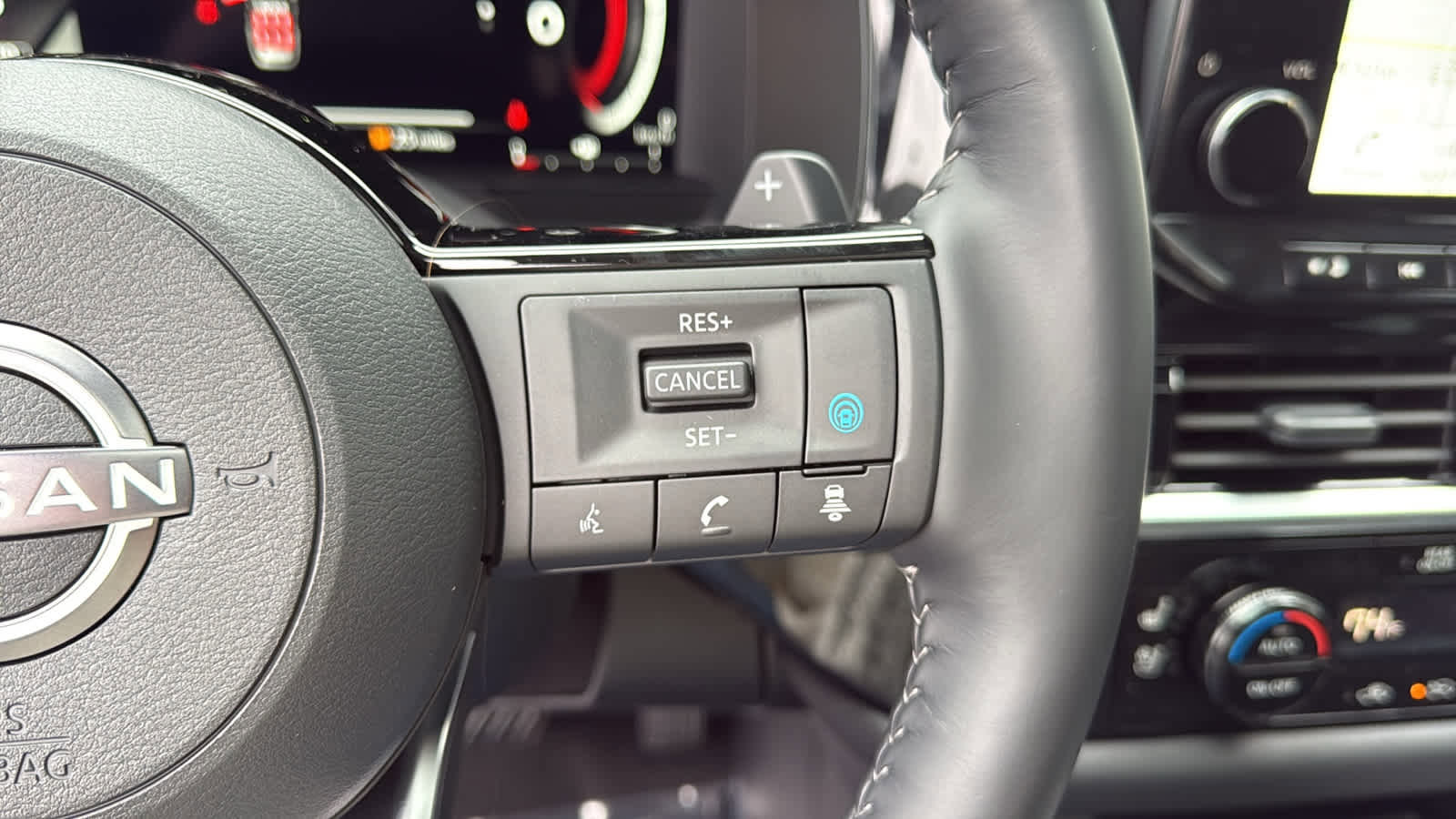 New 2025 Nissan Pathfinder Platinum w/ Cargo Package image 30