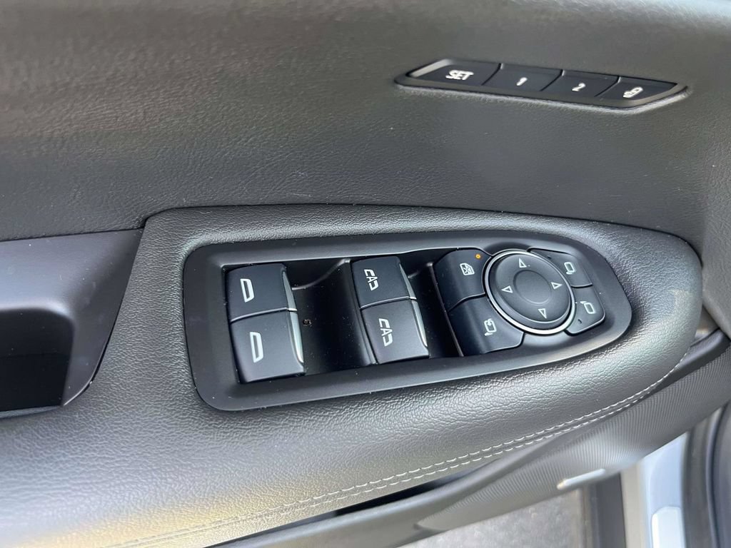 Used 2025 Cadillac XT6 Premium Luxury FWD image 16
