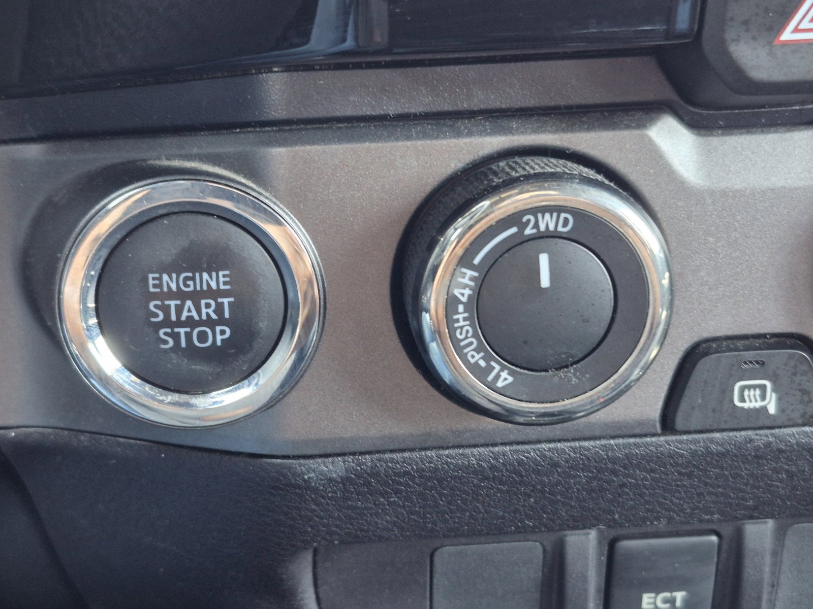 Used 2018 Toyota Tacoma TRD Off-Road AWD/4WD image 31