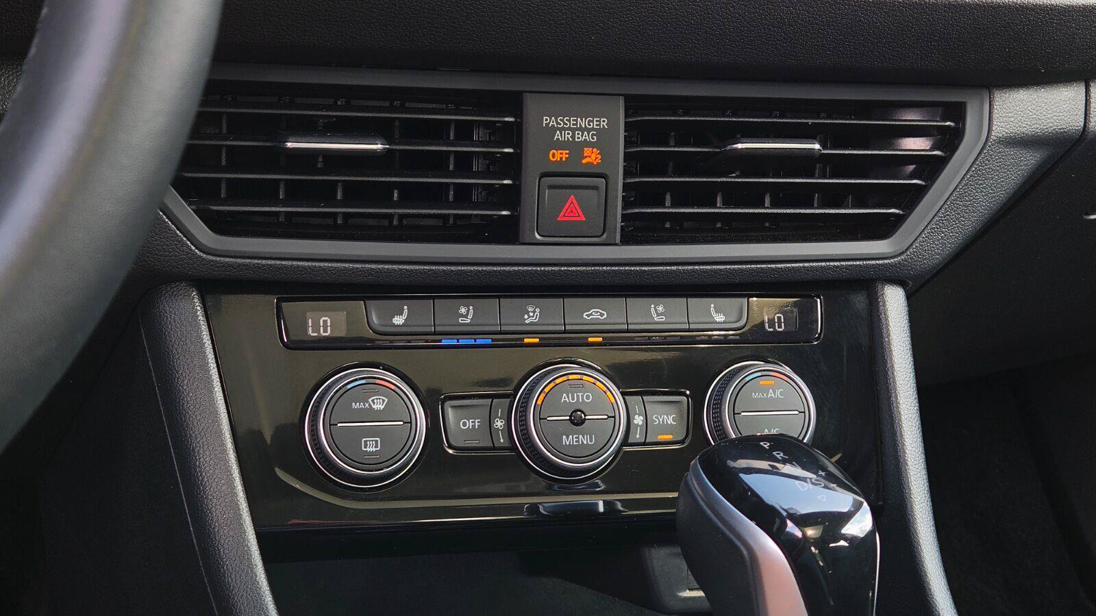 Certified 2023 Volkswagen Jetta SEL FWD image 36