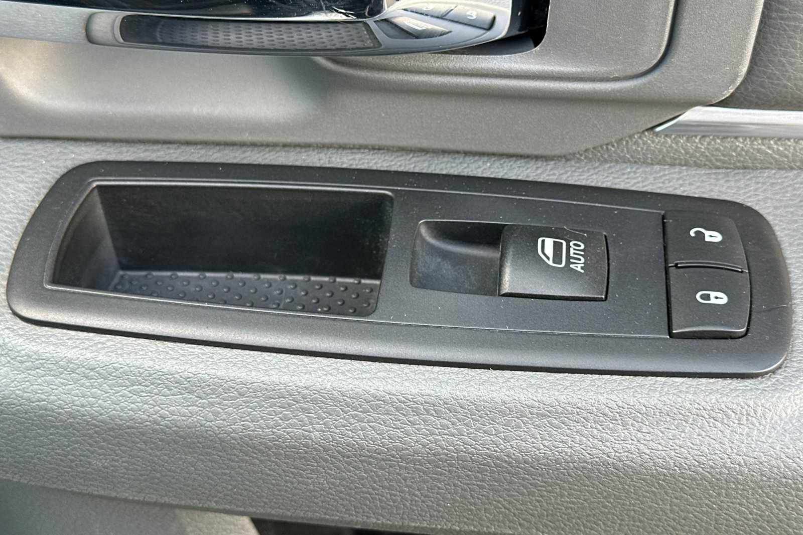 Used 2017 RAM 1500 Classic SLT image 21