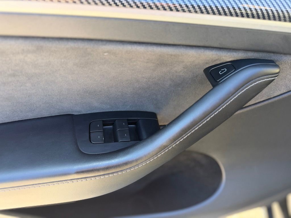 Used 2023 Tesla Model Y Performance AWD/4WD image 16