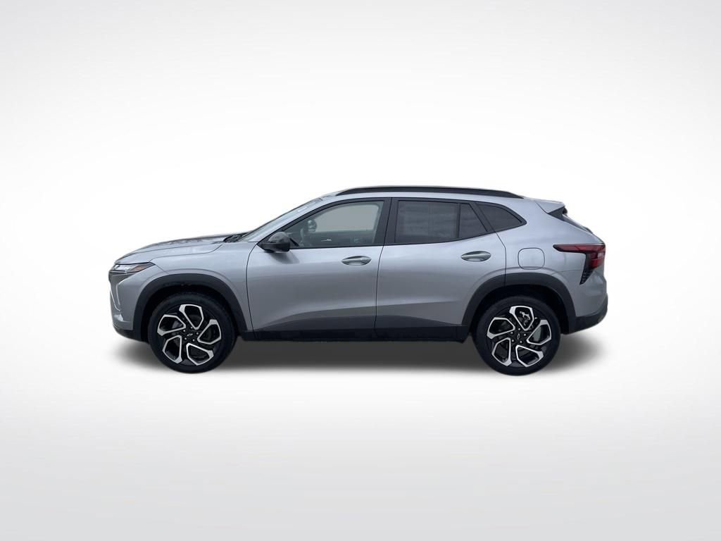 Used 2025 Chevrolet Trax RS w/ Sunroof Package image 2