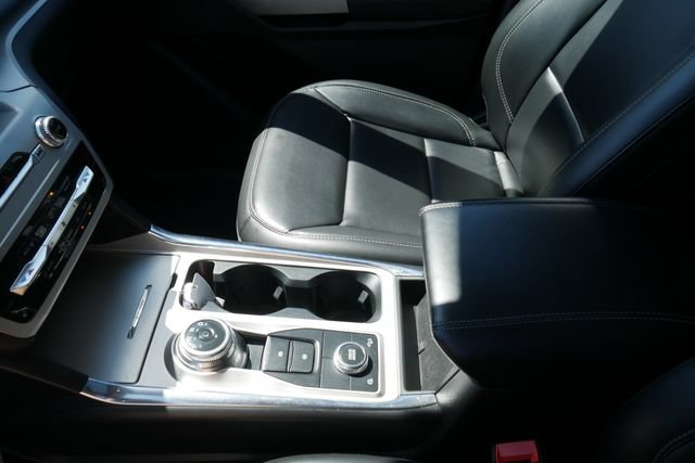 Used 2022 Ford Explorer XLT w/ Equipment Group 202A AWD/4WD image 25