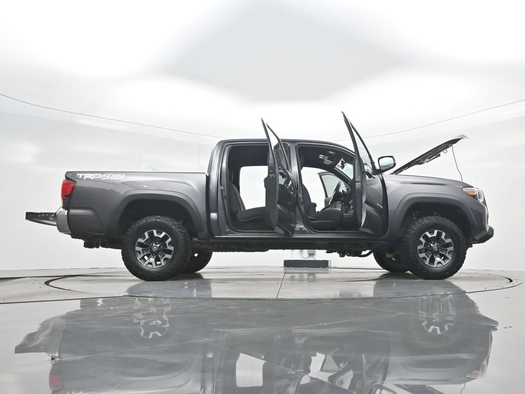 Used 2018 Toyota Tacoma TRD Off-Road AWD/4WD image 44